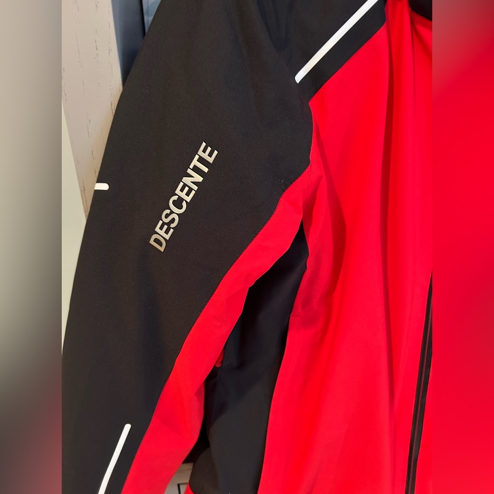 Descente Black and Red Performance Mens Ski Jacket - Picture 3 of 7